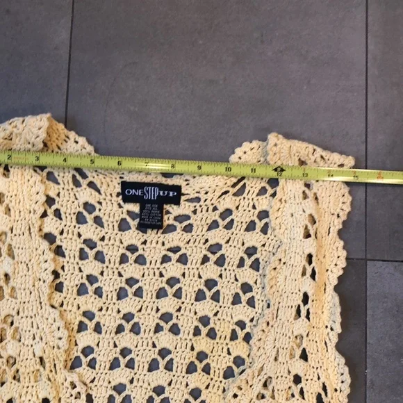 One Step Up Crocheted Vest - Picture 6 of 14